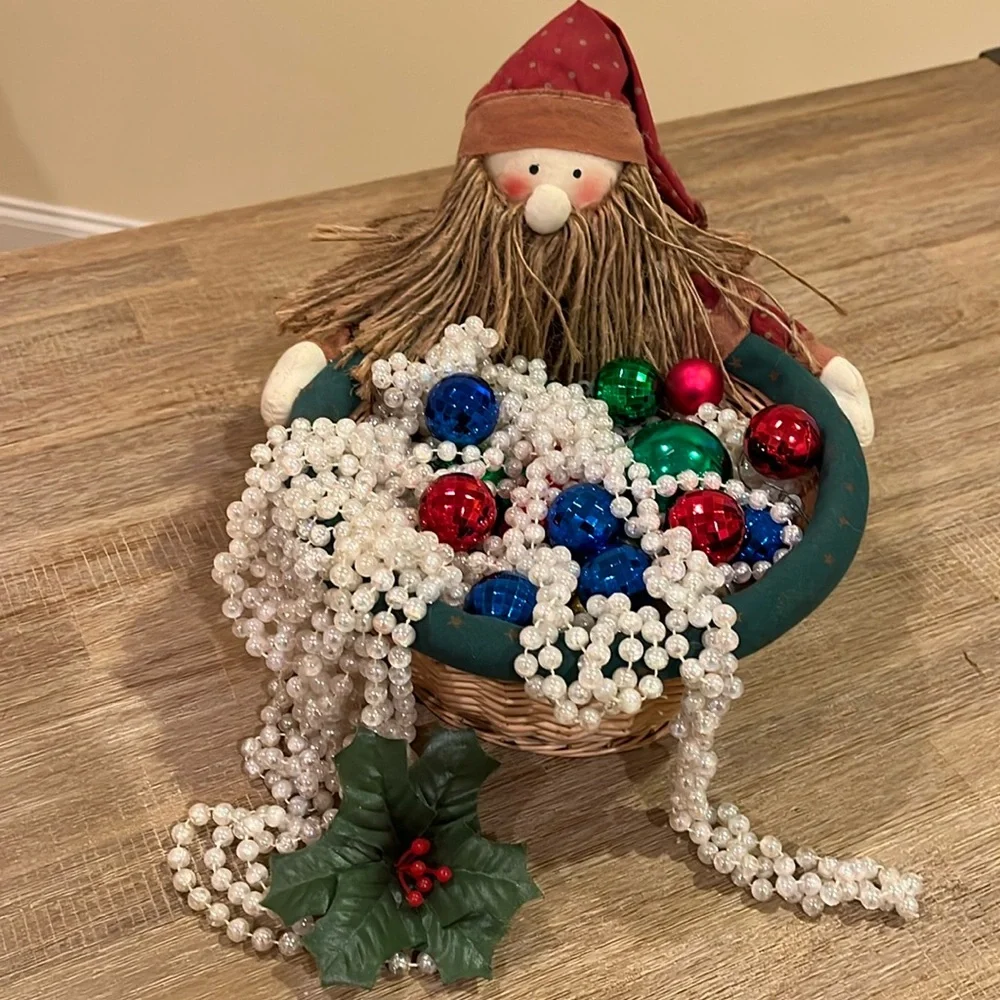 Santa Basket with Ornaments & Pearls